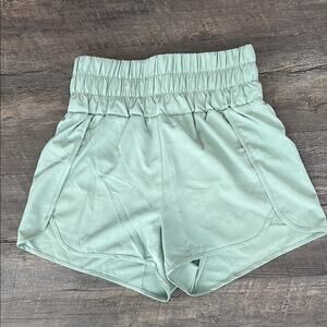 New In Large Sage Green Active Stretch Short